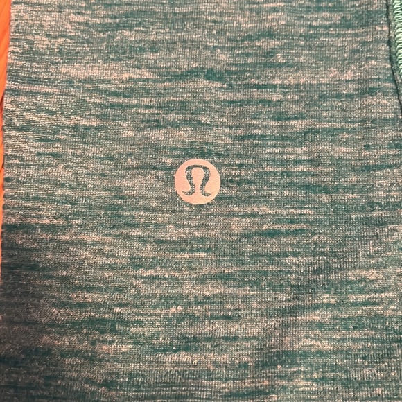 Lululemon tank 6 - Picture 3 of 4